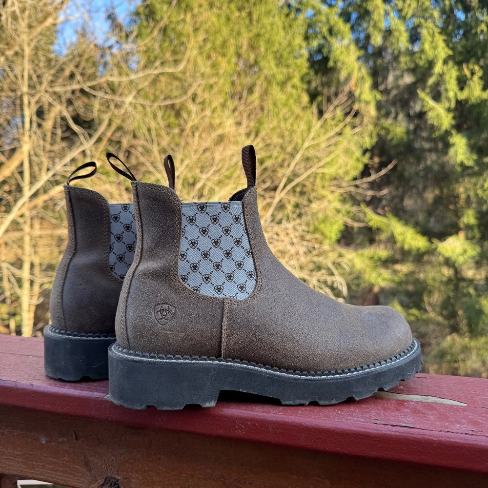 Ariat fatbaby Chelsea boots 8.5